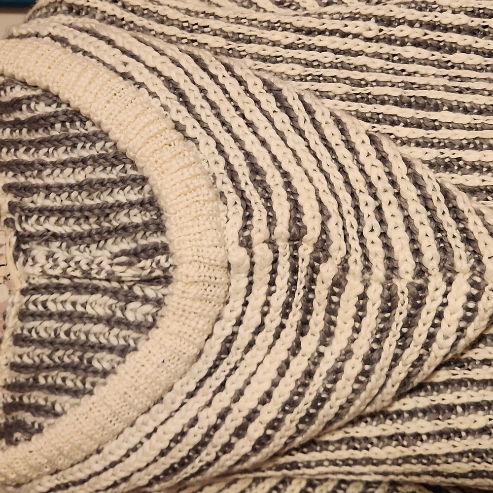 Hooded Sweater - Picture 5 of 6